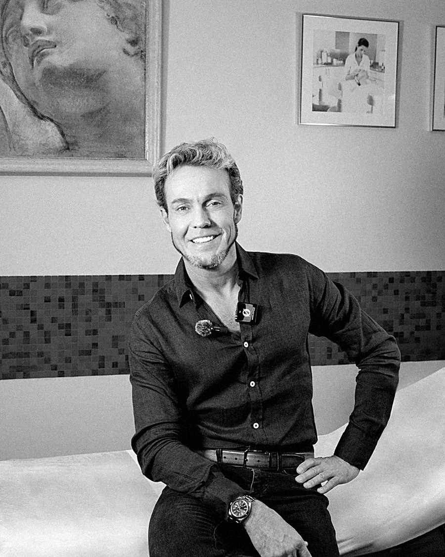 Le Dr Stéphane Auroy, dermatologue esthétique, dans son cabinet du 126 boulevard Saint-Germain à Paris